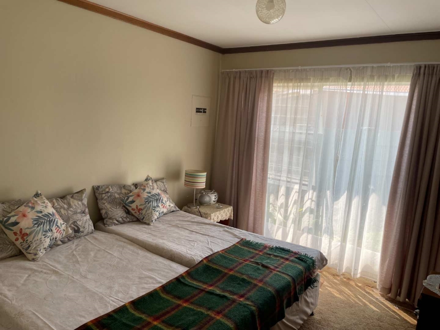 2 Bedroom Property for Sale in Langenhovenpark Free State